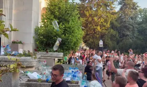 В Плевен излязоха на протест, нямат вода по 20 часа - 1