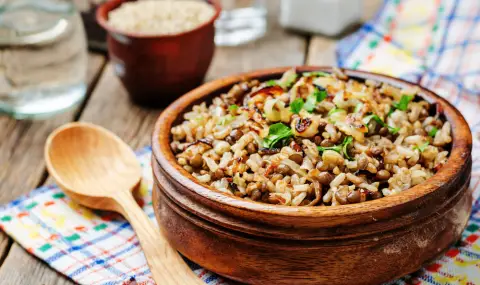 Рецепта на деня: Муджадара - ливански пилаф с леща и ориз - 1