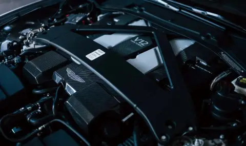 Aston Martin ще използва правна вратичка, за да запази V12 двигателите - 1