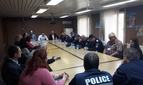 Кметът на район Северен проведе среща с граждани и полицаи - 1
