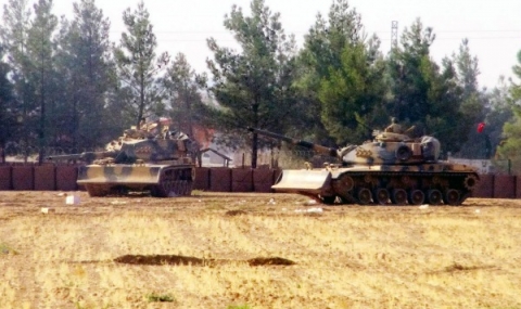 Турски танкове продължават да нахлуват в Сирия - 1