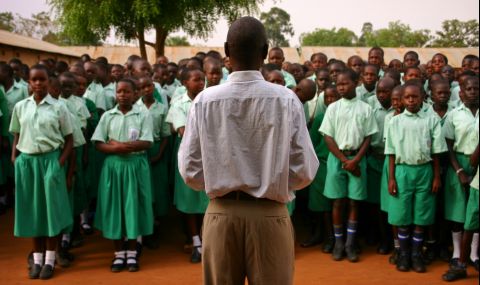 Най-малко 11 ученици са загинали при пожар в училище за слепи в Уганда  - 1