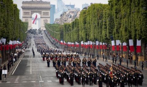 Грандиозен парад за националния празник на Франция - 1