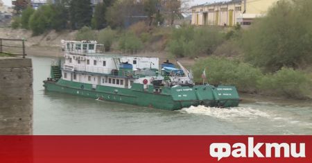 Заради силен вятър е спрян фериботът Свищов Зимнич Това съобщава МВР Към