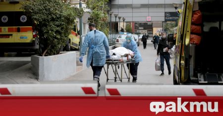 Гърция увеличава двойно заплатите на медици които помагат в болниците