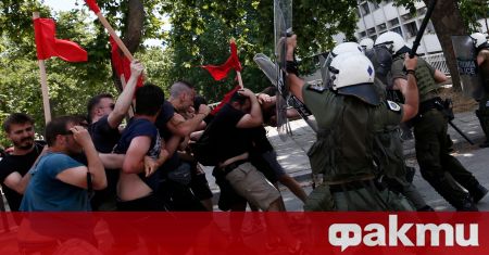 Студентите в Гърция протестират отново срещу присъствието на полицията в