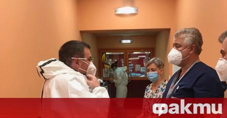 Министърът на здравеопазването проф Костадин Ангелов е посетил COVID отделението