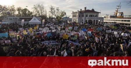 Студентските демонстрации в Турция продължават съобщи ТАСС Студентите протестират през