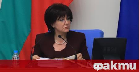 Лидерът на БСП Корнелия Нинова направи изявление от парламентарната трибуна