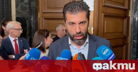 Последната спирачка пред диктатурата са свободните хора на улицата Днес