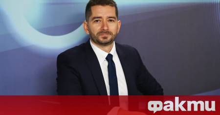 Политическият анализатор Слави Василев известен с близостта си до президентската