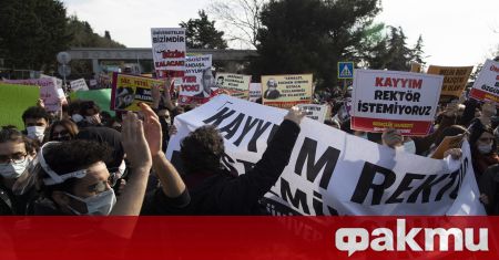 Полицията в Турция задържа още 14 протестиращи съобщи ТАСС Студентски