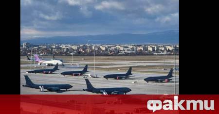 В момента на летището има 7 американски военни самолета цистерни