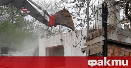 Стена на жилищна сграда в Пловдив се е срутила при
