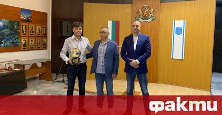 Треньорът на Черно море Илиан Илиев получи почетен знак на