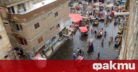 Започналите през юни наводнения в Пакистан, предизвикани от мусонните дъждове,