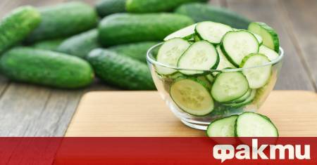 Докато потапяте резенчета краставица в хумус или ги добавяте към