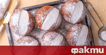 Необходими продукти За тестото 500 г брашно 200 мл затоплено