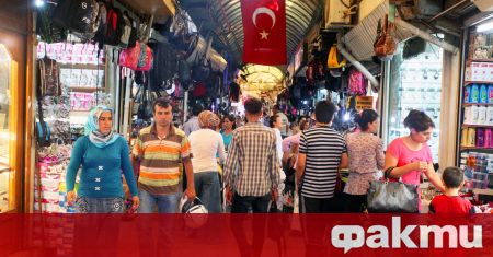 Турските власти забраниха гостуванията по домовете за семейни празници, помени,
