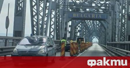 Движението за всички превозни средства по Дунав мост при Русе