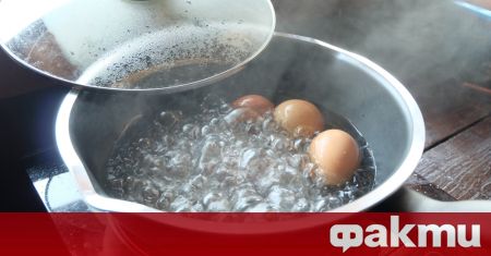 Във водата в която варите яйцата има органичен калций който
