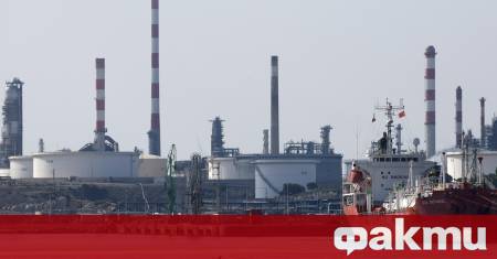 Пакистан получи първата от трите пратки лек суров петрол West