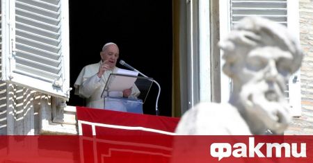 Папа Франциск каза в неделната си проповед, че отправя молитви