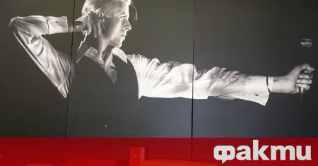 На 10 януари 2026 г светът отбелязва десет години от