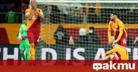 Фенербахче спечели дербито с Галатасарай с 2:0, за да запрати