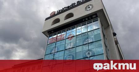 Зимнината в мазето ракията в дамаджаната и парите в буркана