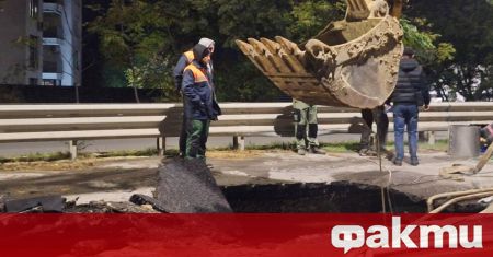 Път във Варна пропадна след авария на водопровод