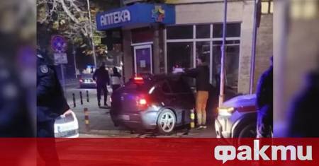 Младеж влетя с автомобила си в аптека в Пловдив По