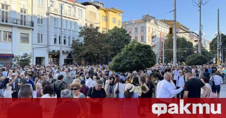 Протестиращите срещу задържането на варненския кмет Благомир Коцев се събраха