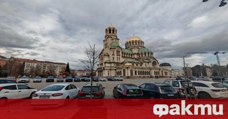 Нарастващ брой автомобили недостатъчно паркинги мъчително търсене на място за