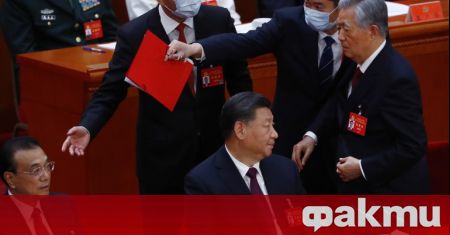 Бившият китайски лидер Ху Цзинтао се е почувствал вчера зле