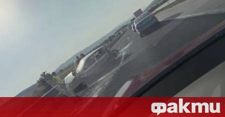 Катастрофа затруднява движението между 25 и и 26 и км на автомагистрала