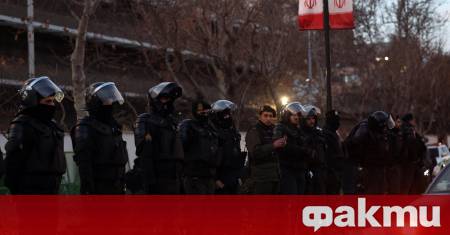 Светът е насочил поглед към Иран Но хората в страната