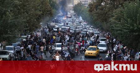 Иранският режим безмилостно потуши протестите в страната не се спря