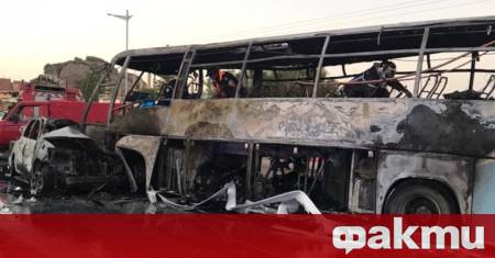 Автобус се обърна на покрива си в южен Алжир убивайки