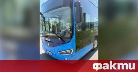 Шофьорът и контрольорката от автобус по линия №12 които бяха