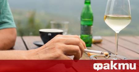Консумацията на кафе и енергийни напитки на цигари и на