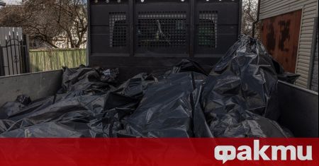 Украинските власти съобщиха снощи че са ексхумирали телата на десетки