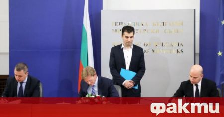 Премиерът Кирил Петков вицепремиерът Асен Василев и енергийният министър Алексъндър