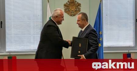Министърът на вътрешните работи Иван Демерджиев и заместник министър председателят