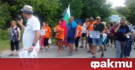 Жители на пловдивските села Брестовица и Кадиево блокираха вчера след