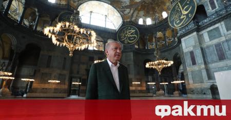 Турският президент Реджеп Ердоган инспектира подготовката за първата молитва в