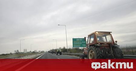 Протест на гръцки граждани ограничи движението за камиони по пътя