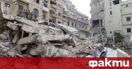 Най малко 14 души са загинали при срутване на жилищни