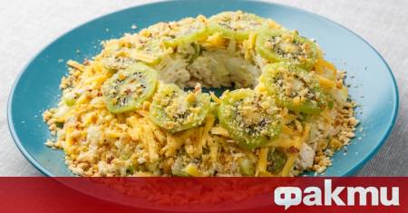 Необходими продукти 3 яйца 500 грама пилешко филе 3 броя