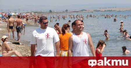 Цената за ползване на чадър и шезлонг на Северния плаж